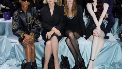 백인보다 더 하얀 카리나